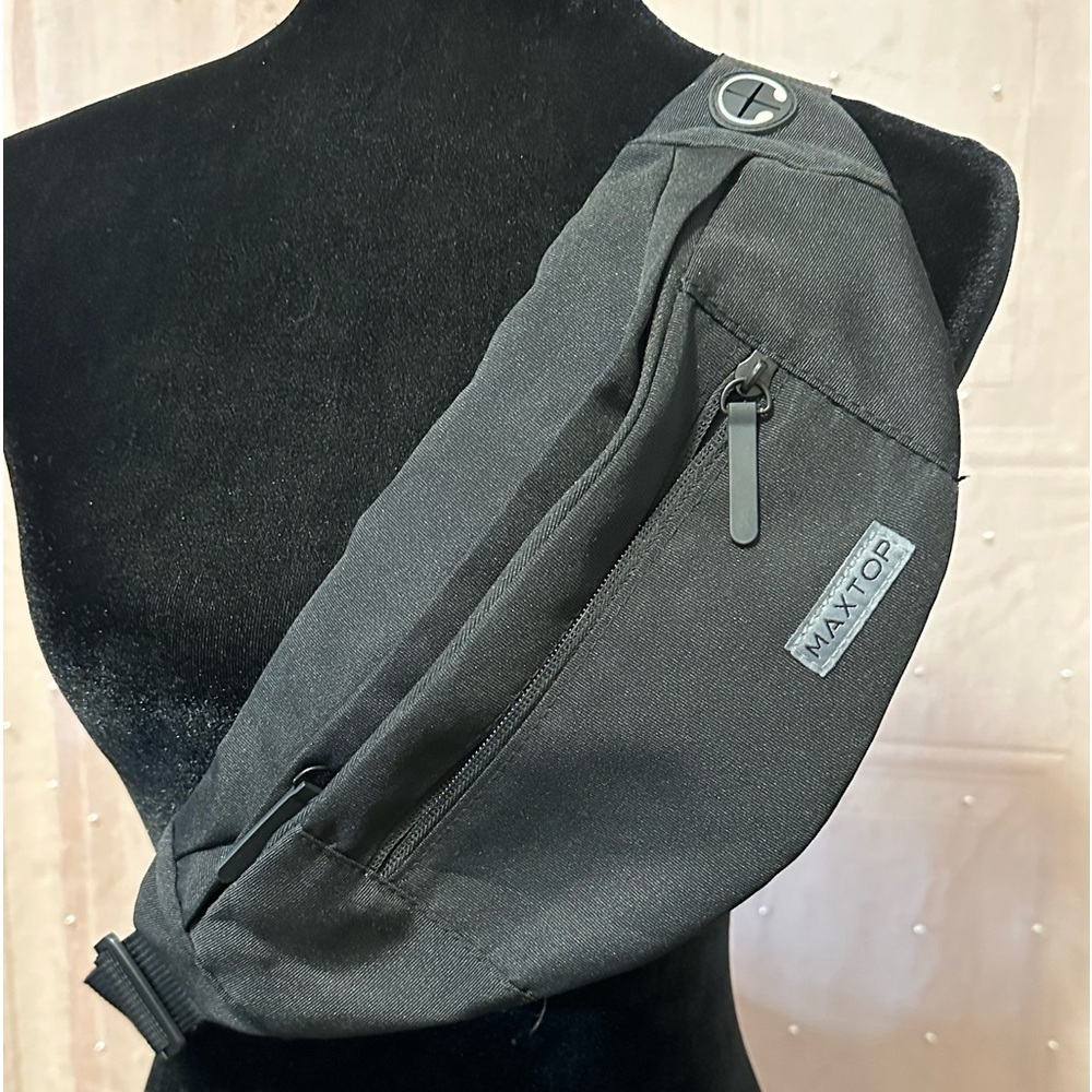 New Maxtop black crossover fanny pack, 3 zipper